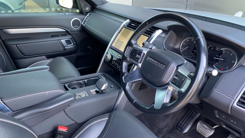 Land Rover Discovery 3.0 D300 R-Dynamic HSE 5dr Auto Diesel Station Wagon